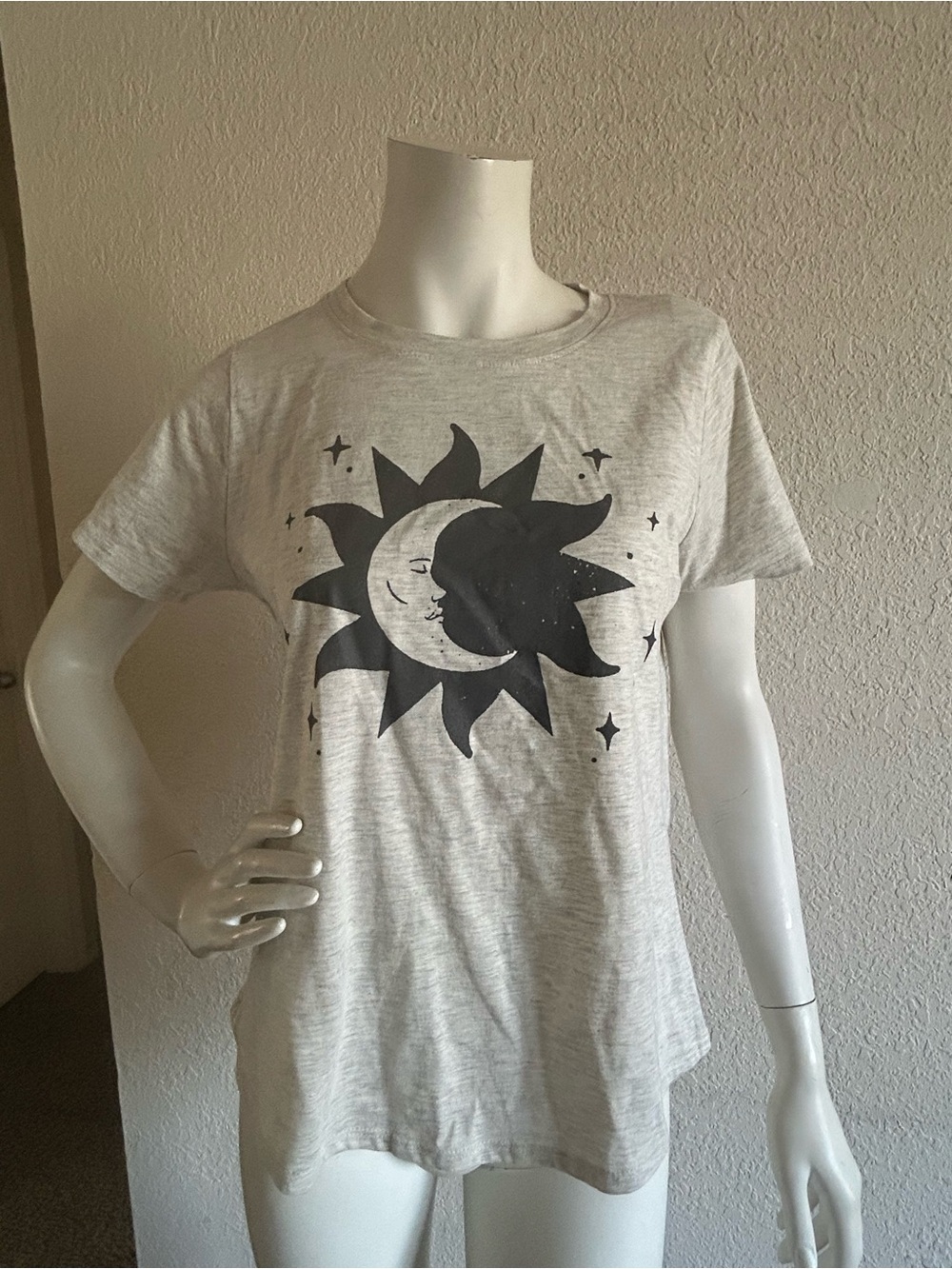 New Graphic Moon & Sun Tee - Light Gray size m
